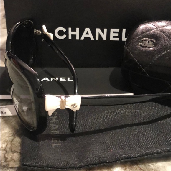 Authentic gorgeous Chanel black sunglasses